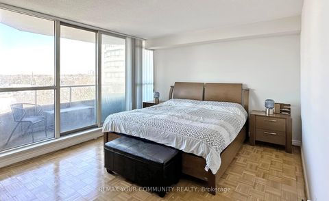 Photo 17 at 514 - 7 Townsgate Drive, Yorkhill, Vaughan