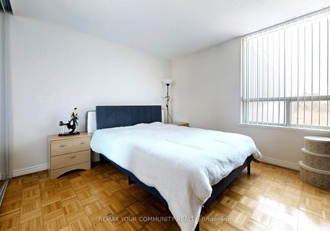 Photo 19 at 514 - 7 Townsgate Drive, Yorkhill, Vaughan