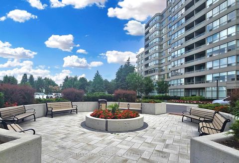 Photo 24 at 514 - 7 Townsgate Drive, Yorkhill, Vaughan