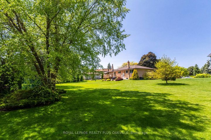 Photo 11 at 2030 Vickery Drive, WO West, Oakville