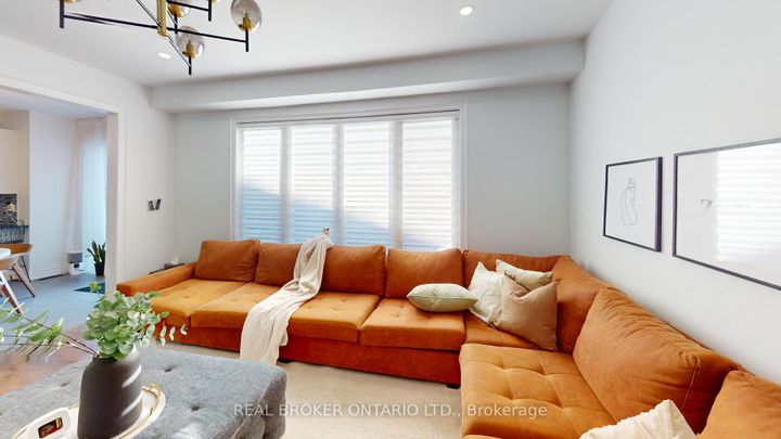 Photo 3 at 34 Kidd Street, Bradford, Bradford West Gwillimbury