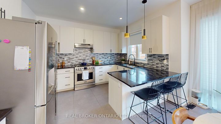 Photo 5 at 34 Kidd Street, Bradford, Bradford West Gwillimbury