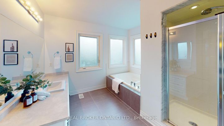 Photo 10 at 34 Kidd Street, Bradford, Bradford West Gwillimbury