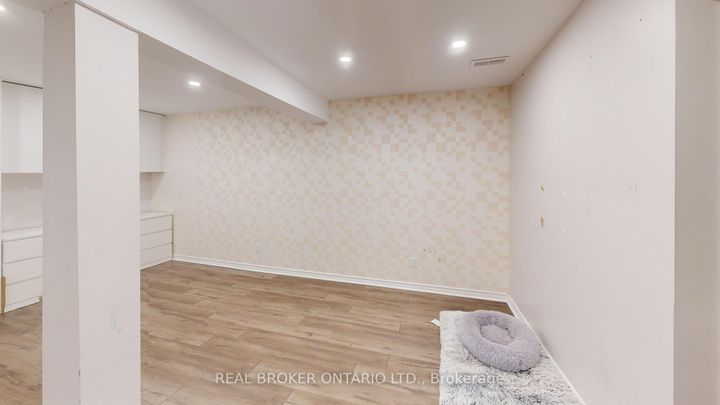 Photo 18 at 34 Kidd Street, Bradford, Bradford West Gwillimbury