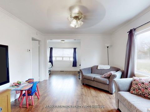 Photo 2 at 156 The Queensway Street S, Keswick North, Georgina