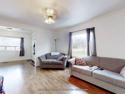 Photo 3 at 156 The Queensway Street S, Keswick North, Georgina