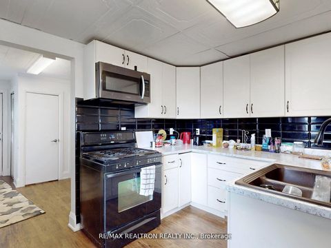 Photo 6 at 156 The Queensway Street S, Keswick North, Georgina