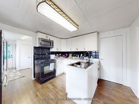 Photo 7 at 156 The Queensway Street S, Keswick North, Georgina