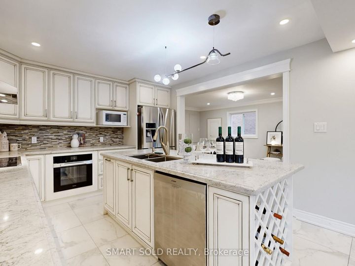 Photo 8 at 24 Normandy Crescent, Harding, Richmond Hill