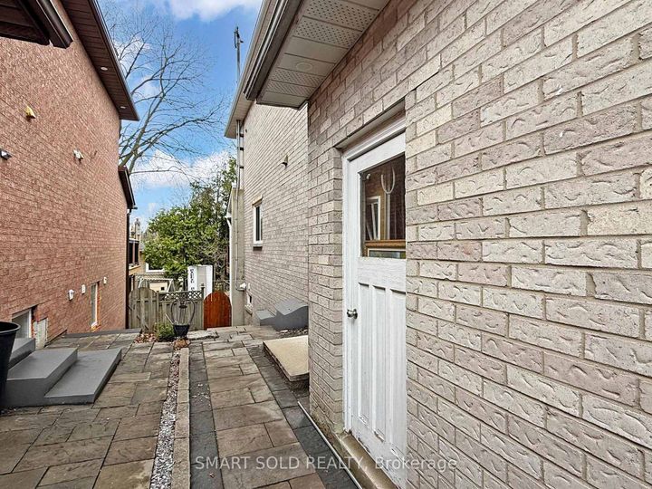 Photo 40 at 24 Normandy Crescent, Harding, Richmond Hill