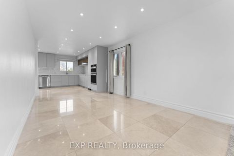 Photo 3 at 27 Via Nova Drive, East Woodbridge, Vaughan