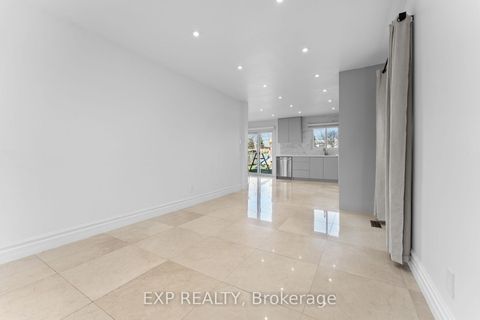 Photo 7 at 27 Via Nova Drive, East Woodbridge, Vaughan