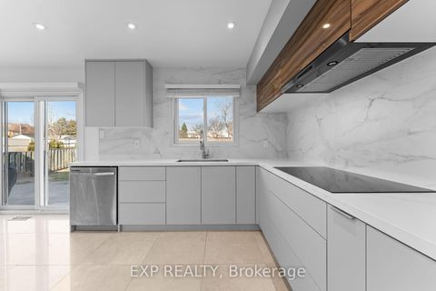 Photo 10 at 27 Via Nova Drive, East Woodbridge, Vaughan