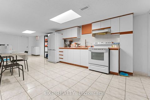 Photo 33 at 27 Via Nova Drive, East Woodbridge, Vaughan