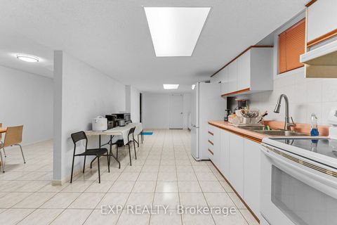 Photo 34 at 27 Via Nova Drive, East Woodbridge, Vaughan