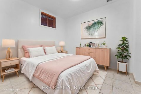 Photo 37 at 27 Via Nova Drive, East Woodbridge, Vaughan