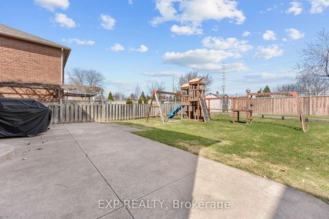 Photo 38 at 27 Via Nova Drive, East Woodbridge, Vaughan