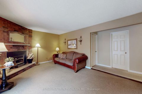 Photo 14 at 38 Gilbank Drive, Aurora Heights, Aurora