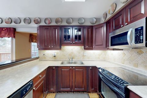 Photo 17 at 38 Gilbank Drive, Aurora Heights, Aurora