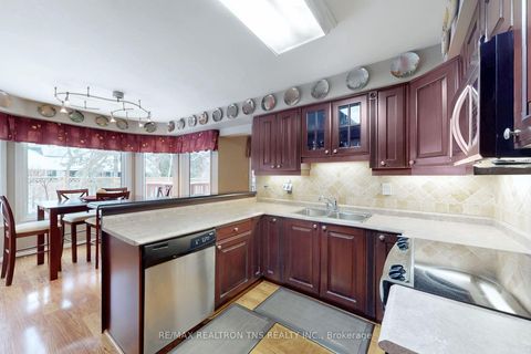 Photo 18 at 38 Gilbank Drive, Aurora Heights, Aurora