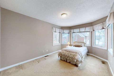 Photo 31 at 38 Gilbank Drive, Aurora Heights, Aurora