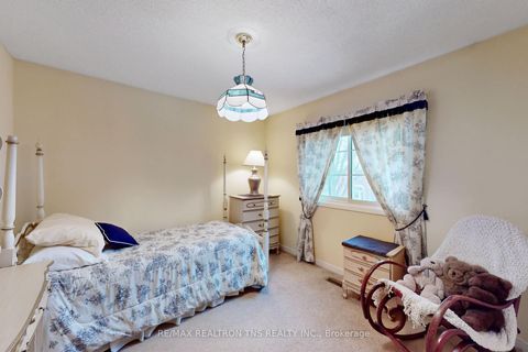 Photo 34 at 38 Gilbank Drive, Aurora Heights, Aurora