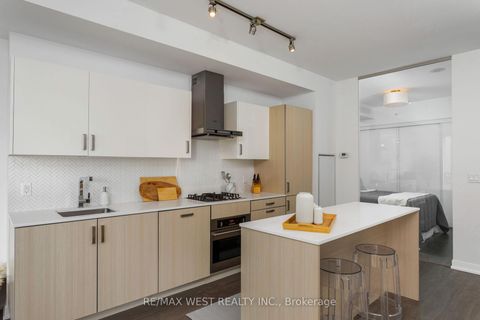 Photo 10 at 603 - 36 Howard Park Avenue, Roncesvalles, Toronto