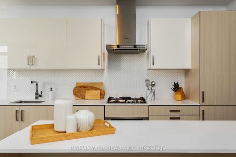 Photo 11 at 603 - 36 Howard Park Avenue, Roncesvalles, Toronto