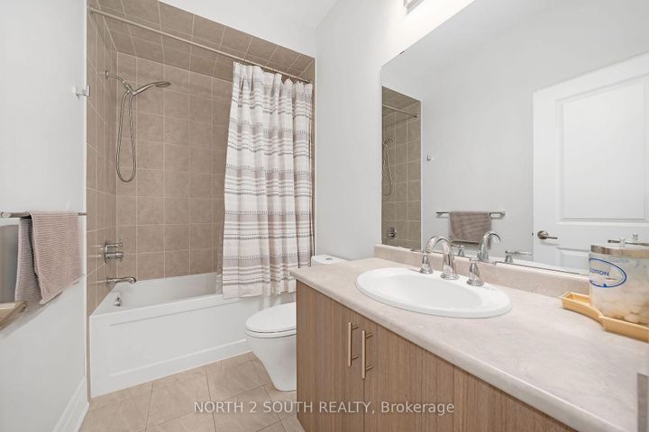 Photo 37 at 25 Aylin Crescent, Patterson, Vaughan