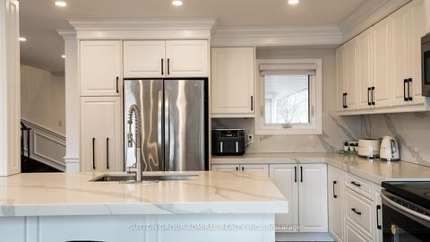 Photo 18 at 8 Colleen Street, Yorkhill, Vaughan