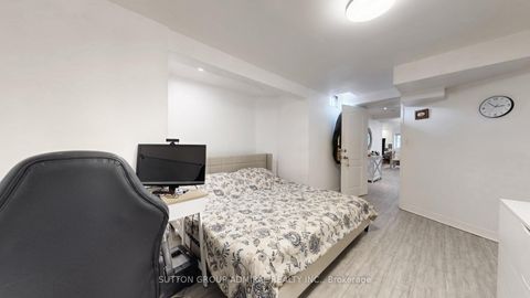 Photo 45 at 8 Colleen Street, Yorkhill, Vaughan