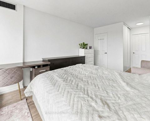 Photo 10 at 406 - 120 Promenade Circle, Brownridge, Vaughan