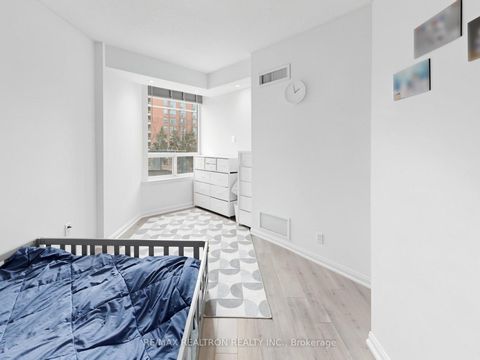 Photo 13 at 406 - 120 Promenade Circle, Brownridge, Vaughan