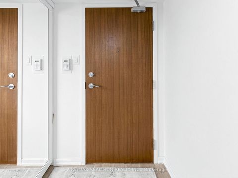 Photo 19 at 406 - 120 Promenade Circle, Brownridge, Vaughan