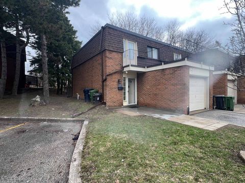 Photo 1 at 284 Sprucewood Court, L'Amoreaux, Toronto