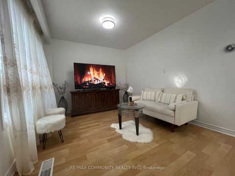 Photo 5 at 284 Sprucewood Court, L'Amoreaux, Toronto