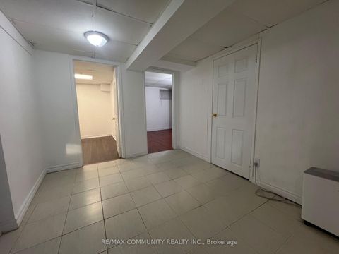 Photo 8 at 284 Sprucewood Court, L'Amoreaux, Toronto