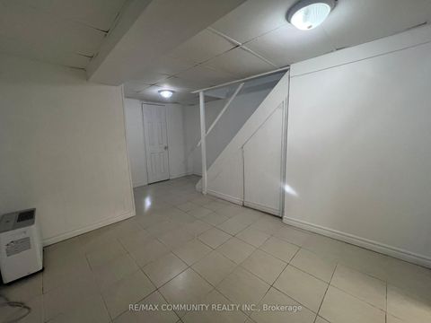 Photo 9 at 284 Sprucewood Court, L'Amoreaux, Toronto