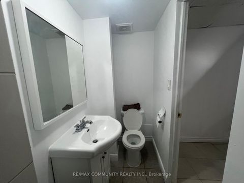 Photo 10 at 284 Sprucewood Court, L'Amoreaux, Toronto