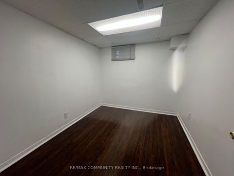 Photo 11 at 284 Sprucewood Court, L'Amoreaux, Toronto