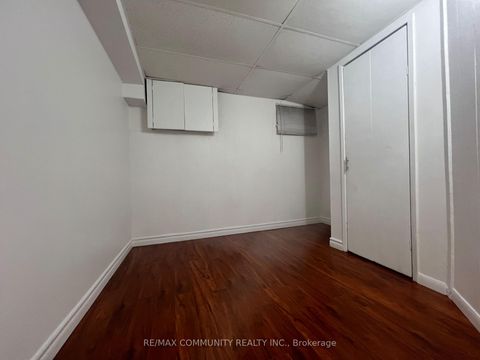 Photo 12 at 284 Sprucewood Court, L'Amoreaux, Toronto