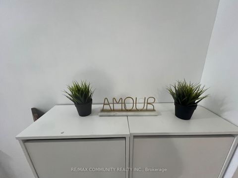 Photo 13 at 284 Sprucewood Court, L'Amoreaux, Toronto