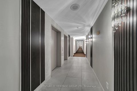 Photo 4 at 806 - 30 Harding Boulevard W, North Richvale, Richmond Hill