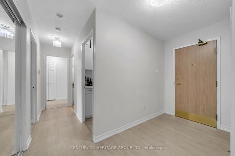 Photo 6 at 806 - 30 Harding Boulevard W, North Richvale, Richmond Hill
