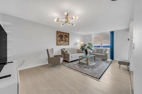 Photo 8 at 806 - 30 Harding Boulevard W, North Richvale, Richmond Hill