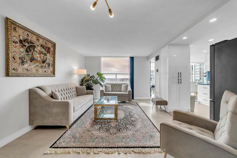 Photo 10 at 806 - 30 Harding Boulevard W, North Richvale, Richmond Hill