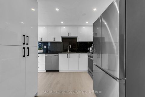 Photo 14 at 806 - 30 Harding Boulevard W, North Richvale, Richmond Hill