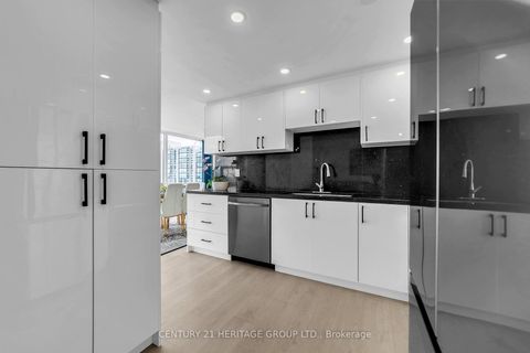 Photo 15 at 806 - 30 Harding Boulevard W, North Richvale, Richmond Hill