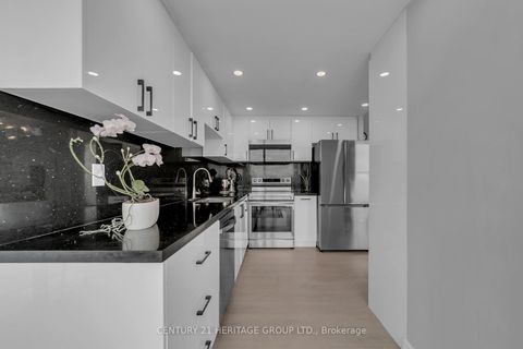 Photo 16 at 806 - 30 Harding Boulevard W, North Richvale, Richmond Hill