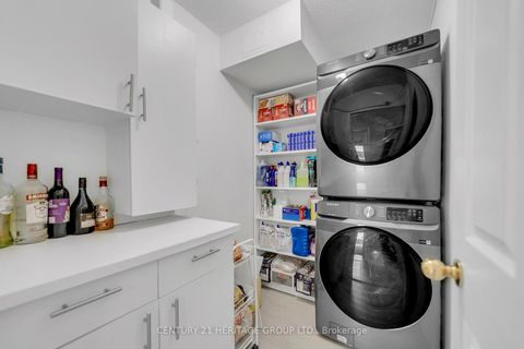 Photo 32 at 806 - 30 Harding Boulevard W, North Richvale, Richmond Hill